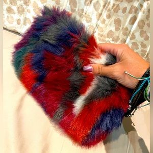 Cozy Cute (faux) fur clutch ❤️